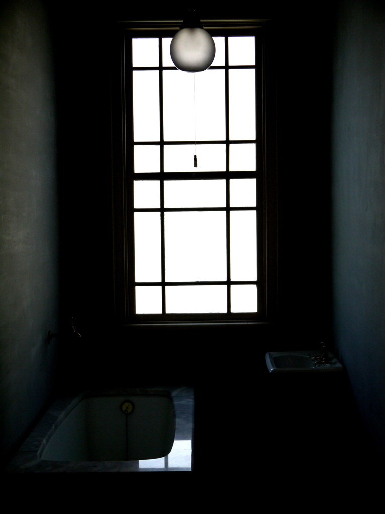 窓・・・光と影 by KH （ID：2049018） 写真共有サイトPHOTOHITO